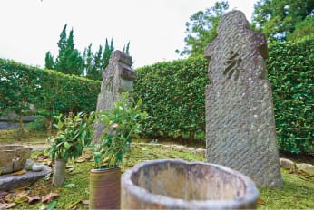 心月院の白洲次郎とその妻正子の墓の写真
