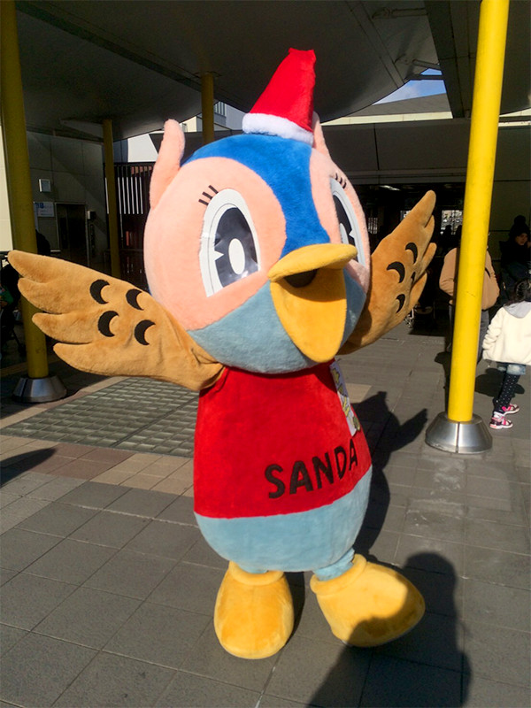 三田市のマスコットキャラクター キッピーの着ぐるみの写真